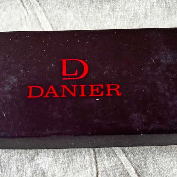 KEY FOB, SILVER TONE OR STERLING SILVER WITH LEATHER, by DANIER LEATHER, ROTATIN - Picture 3 of 3